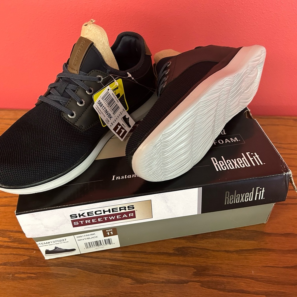 Skechers Navy/Black Sneakers Modern Lace-Up Design slip in